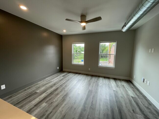 Building Photo - 2752 Lafayette Ave