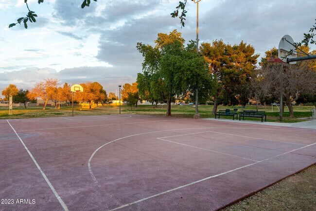 Building Photo - 532 W La Jolla Dr