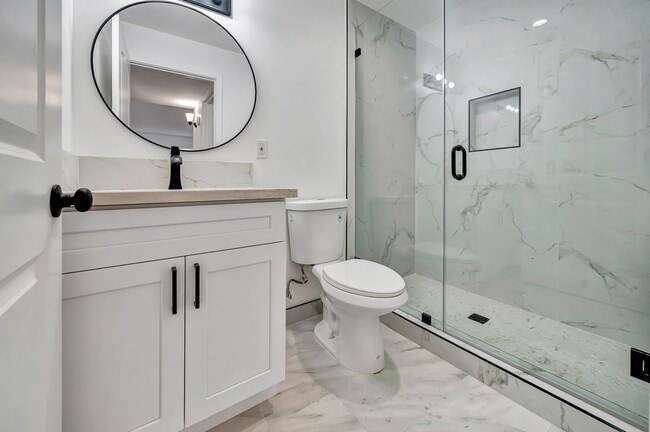 Building Photo - 11845 Hamlin St