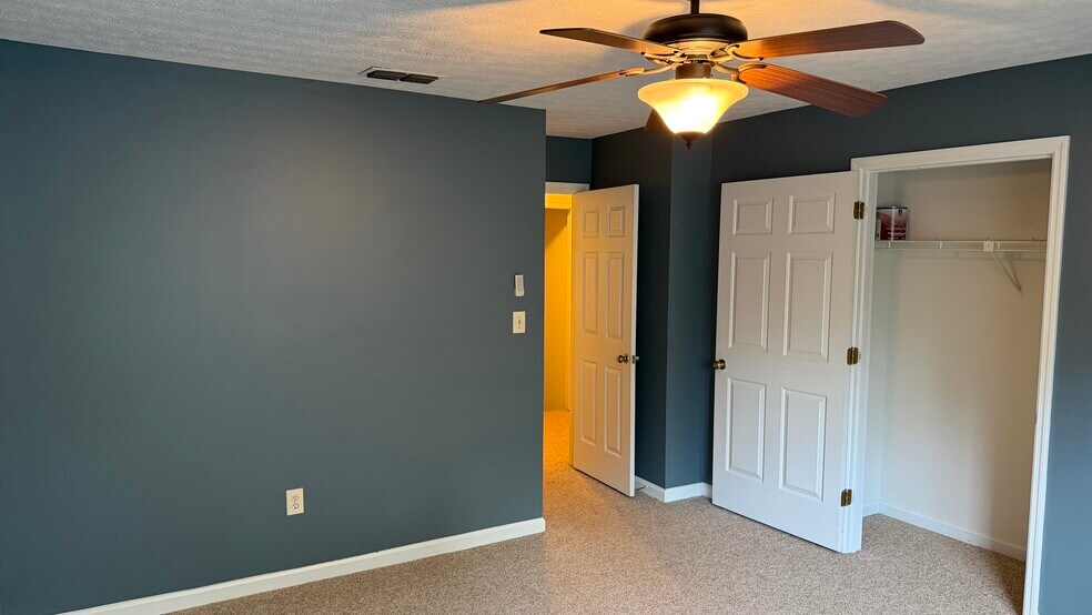 Building Photo - 145 Sleepy Creek Dr