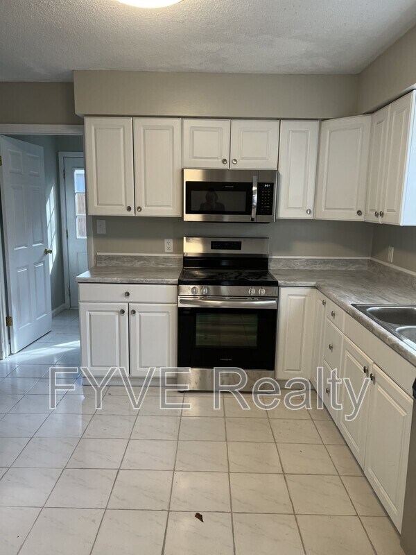 Building Photo - 13 Indian Trail