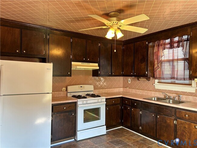 Building Photo - 3123 Carolina Ave