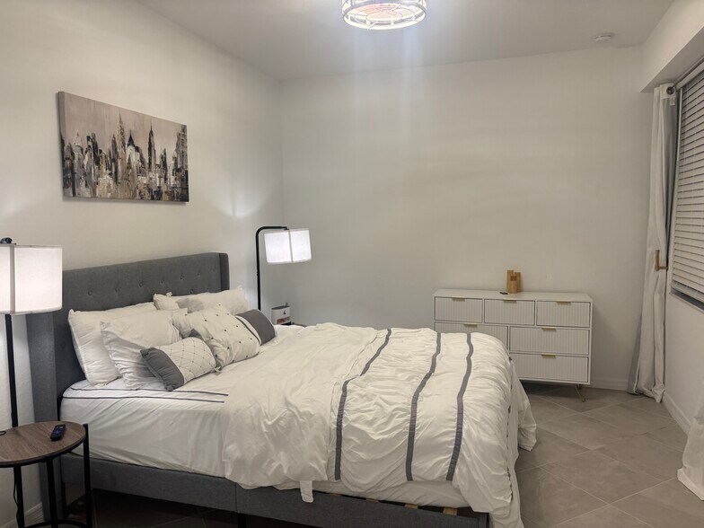 Building Photo - 14151 Heritage Landing Blvd