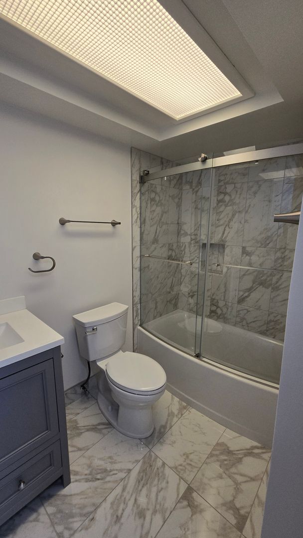 Building Photo - 2 Bed 2 Bath townhome with a Den/ Office s...