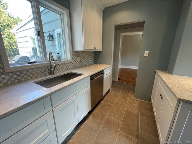 Building Photo - 218 Ruane St