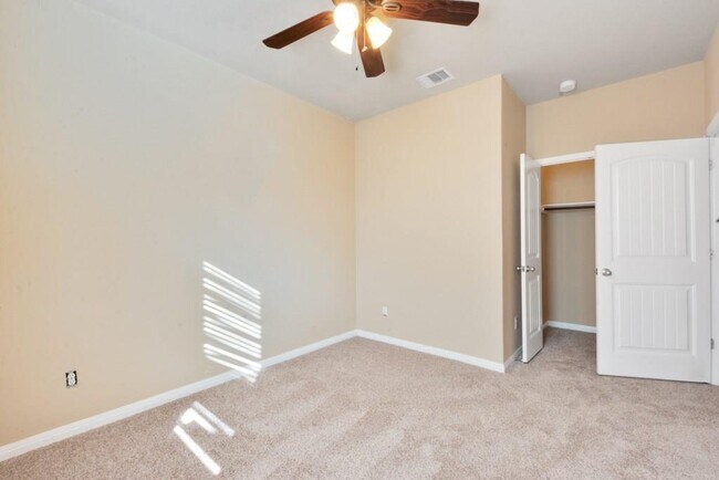 Building Photo - 163 Lone Tree Hollow