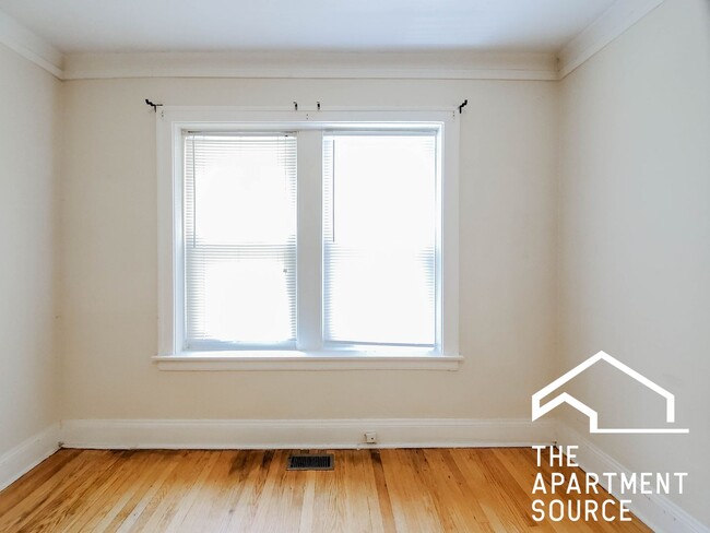 Building Photo - 1904 W Winnemac Ave