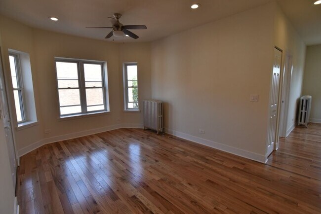 Building Photo - 4424-4432 N Wolcott Ave