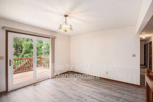Building Photo - 2409 S 17th Terrace