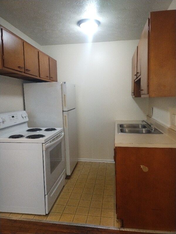 Building Photo - 2044 Mills Ave