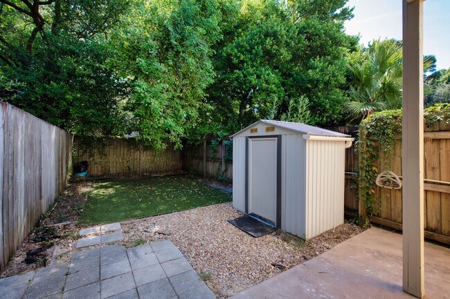 Building Photo - 337 Woodham Ct