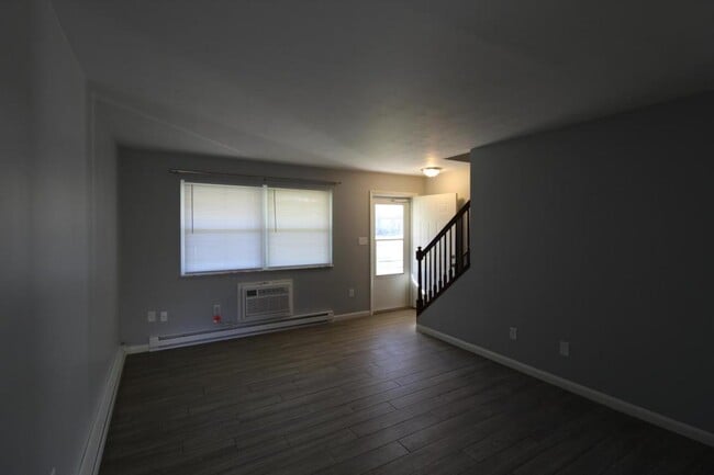 Building Photo - 708 N Main St