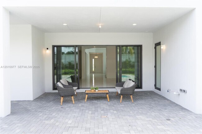 Building Photo - 8151 Laurel Falls Dr