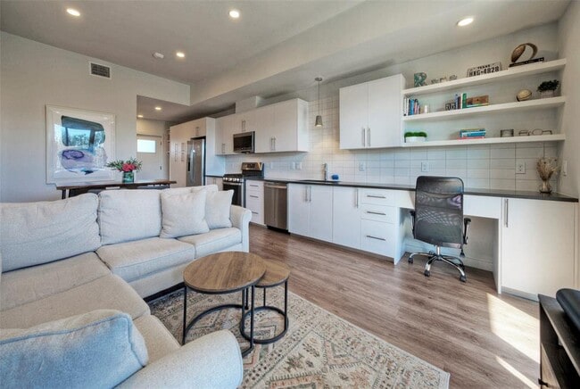 Building Photo - 4004 Banister Ln