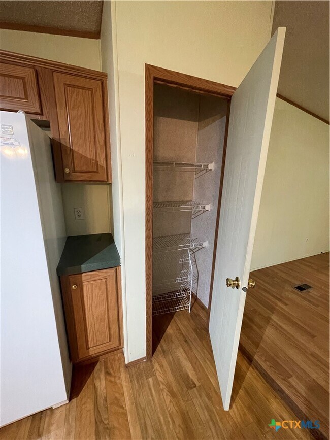 Building Photo - 136 Sonnyland Dr