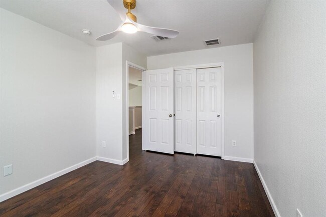 Building Photo - 9628 Beechnut Dr