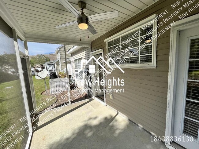 Building Photo - Delightful Townhouse with Screened Porch!!