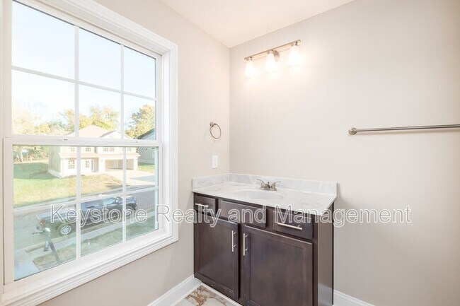 Building Photo - 808 Lillian Grace Dr