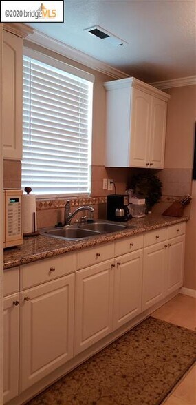 Building Photo - 223 California Ave