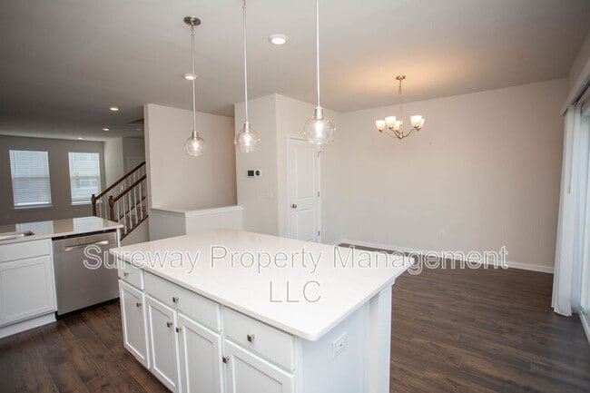 Building Photo - 13 Verona Ln