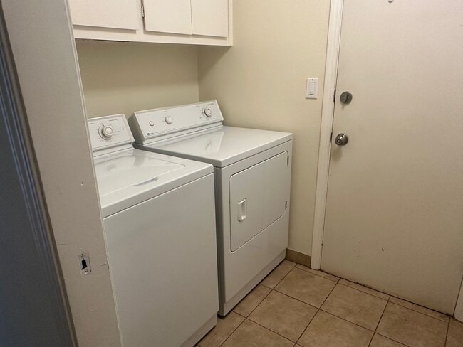 Building Photo - Beautiful Single Story Warms Springs Home