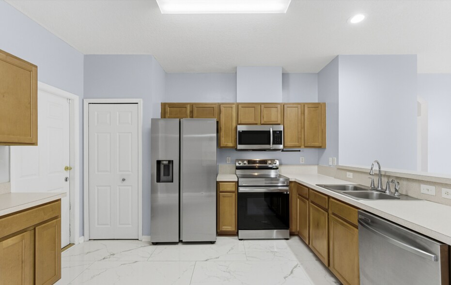 Building Photo - 14626 Falling Waters Dr