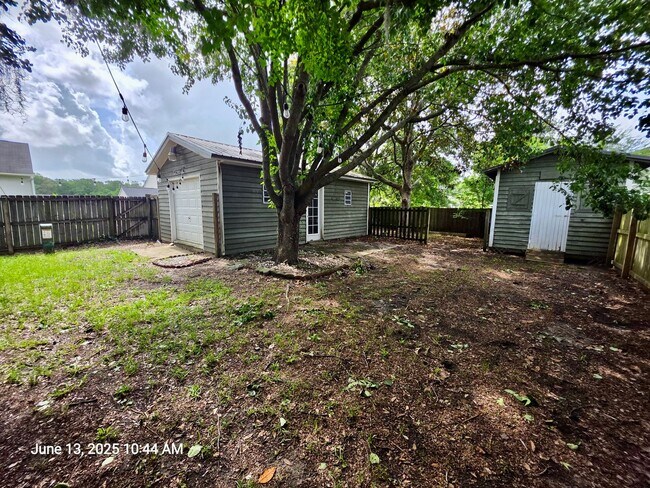 Building Photo - Charming 3 bedroom on a huge lot - Boulder...