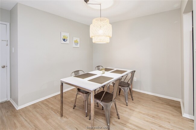 Building Photo - 2501 Longmire Dr