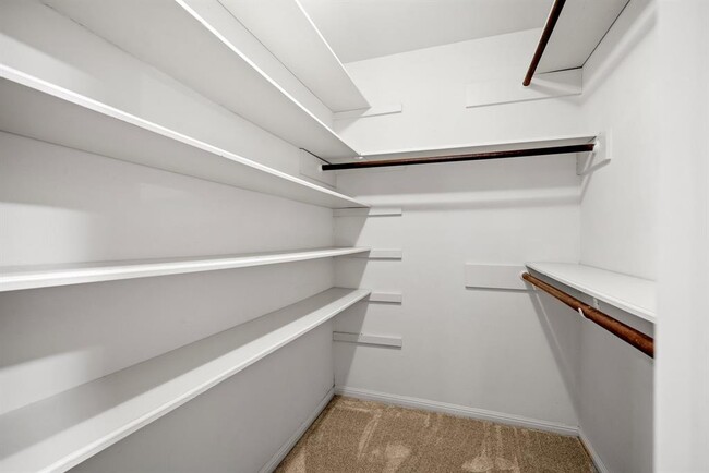 Building Photo - 527 Briar Knoll Dr