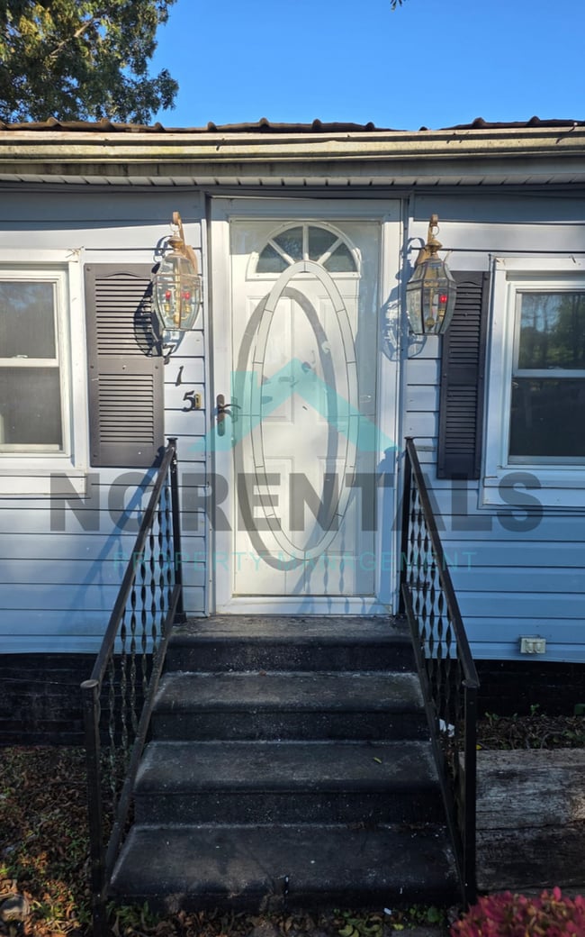 Building Photo - 715 3rd Ave