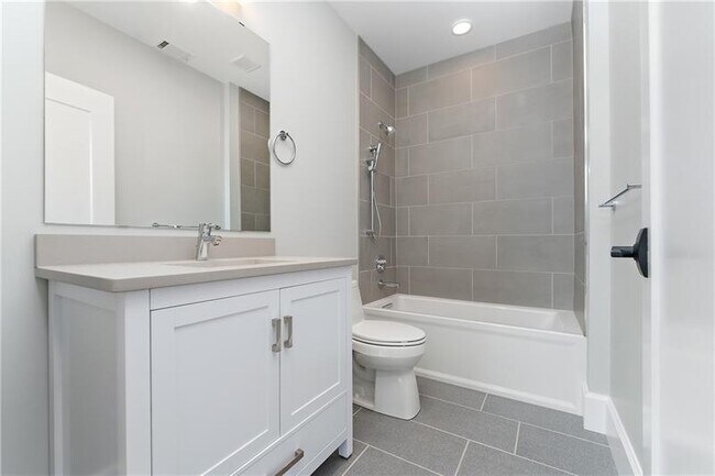 Building Photo - 350 Oliver Ave