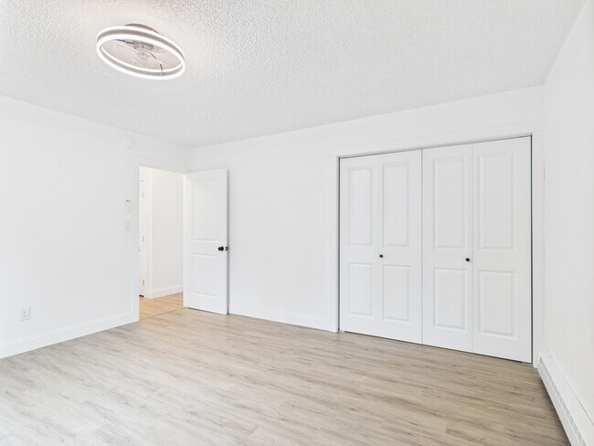 Building Photo - 2663 S Turner St