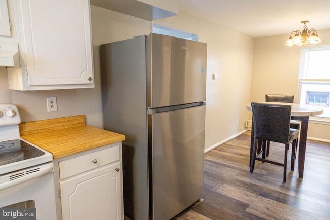 Building Photo - 12 W Wayne Terrace