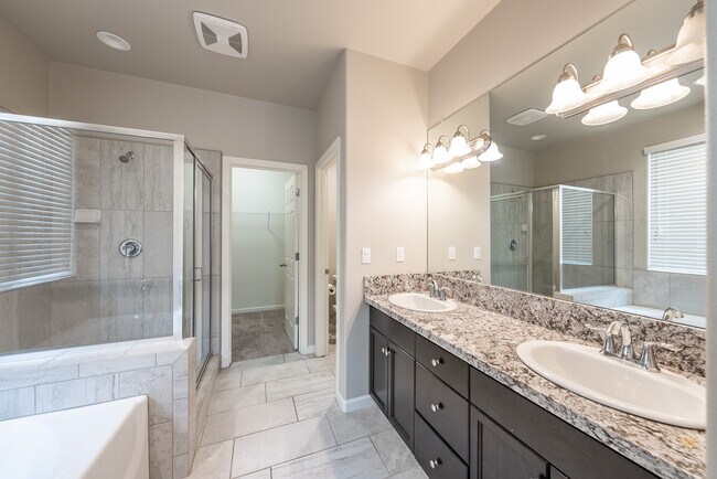 Building Photo - 3555 Encino Ave