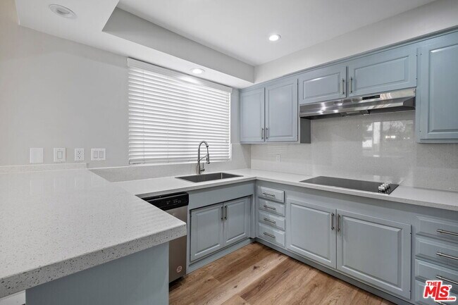 Building Photo - 848 18th St