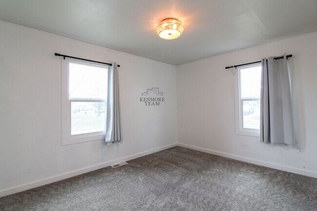 Building Photo - 608 Torbett St