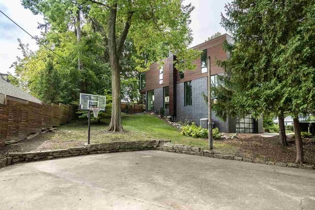 Building Photo - 209 N Prospect Ave