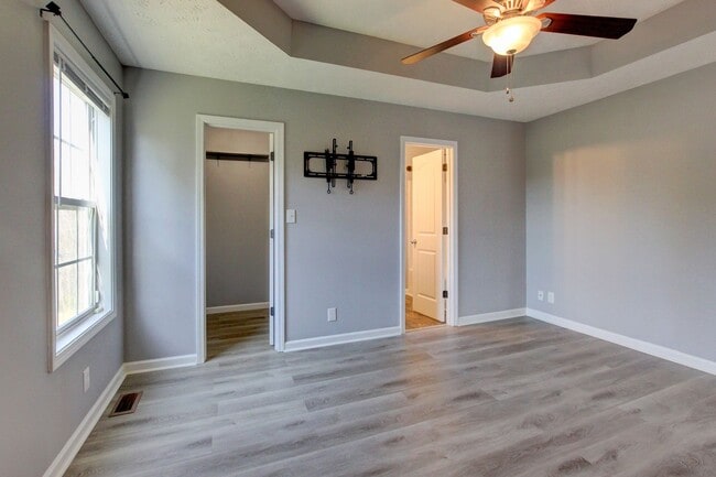 Building Photo - Sweet 3 bed 2 bath.  Cat friendly.