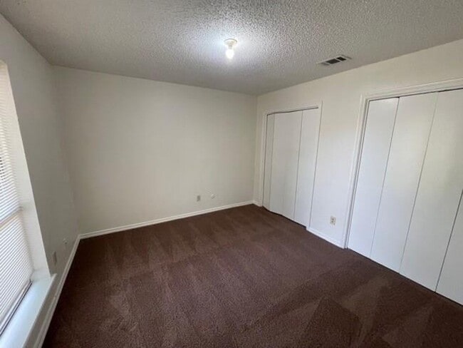 Building Photo - Dallas Duplex for Lease!!