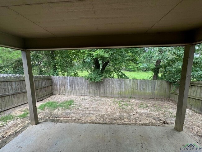 Building Photo - 133 Summer Creek Dr