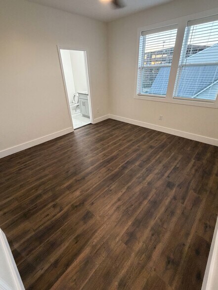 Building Photo - 1413 Woodbine Ave