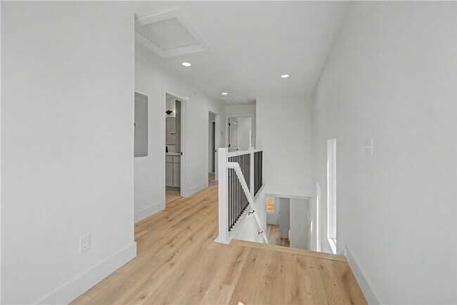 Building Photo - 602 N 6th St