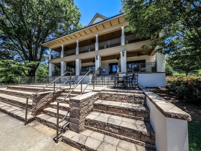 Building Photo - 120 Huntcliff Point NE