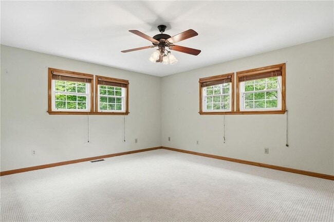 Building Photo - 946 Laurel Cir