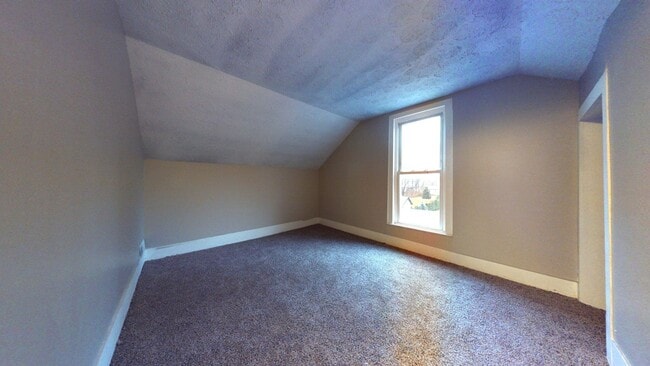 Building Photo - Galion City Schools, 3 Bedroom/2 Bath House!