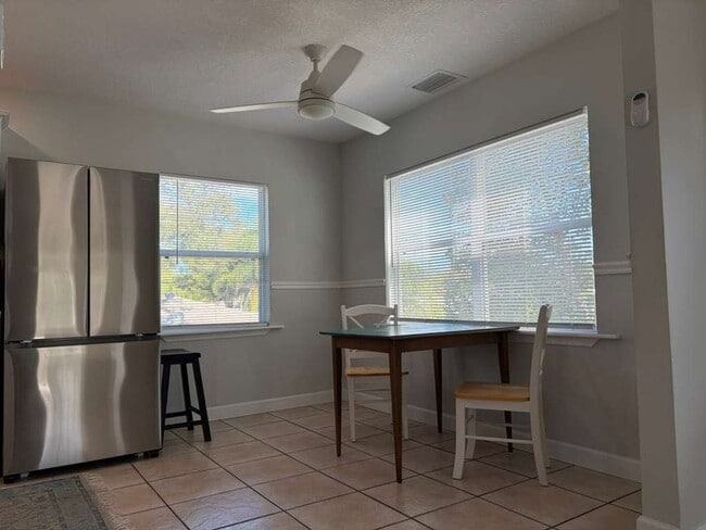 Building Photo - 2 Bedroom Apartment in the Desirable Westminster Heights Neighborhood