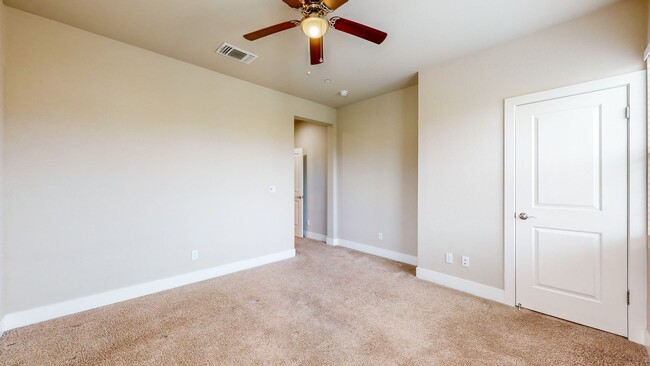 Building Photo - 3 bedroom 2.5 bath corner unit - home with...