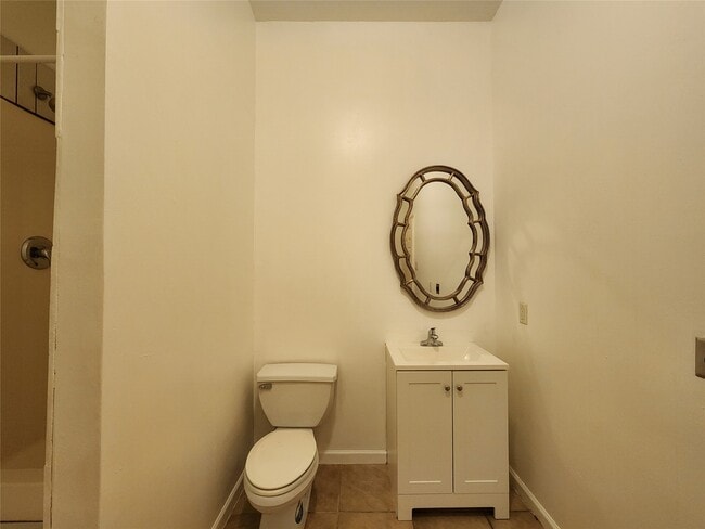 Building Photo - 5027 Creekmont Dr