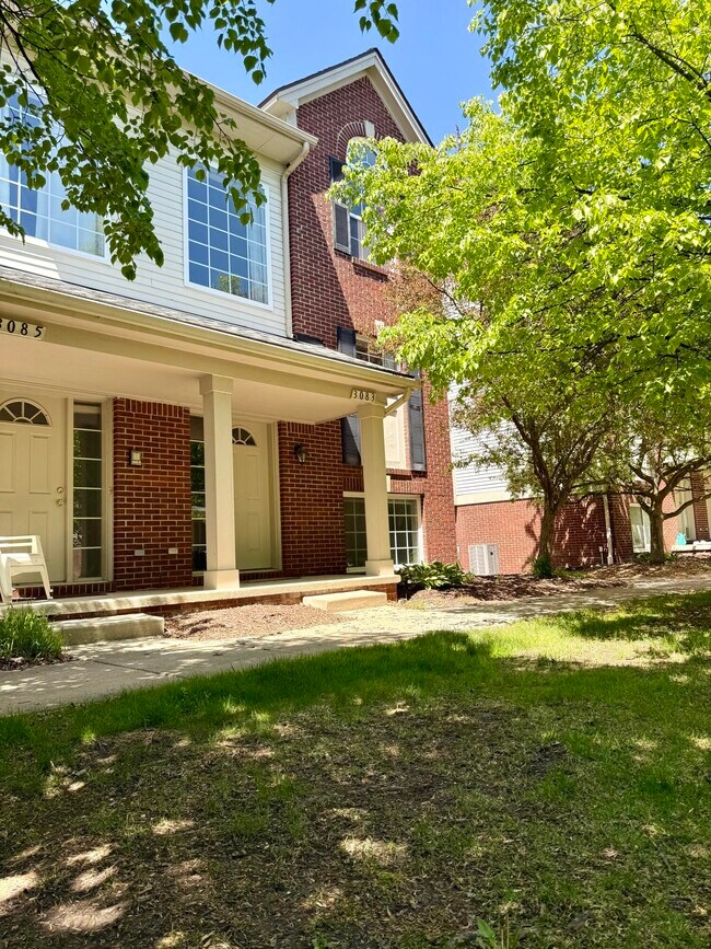 Primary Photo - 3083 Promenade Cir