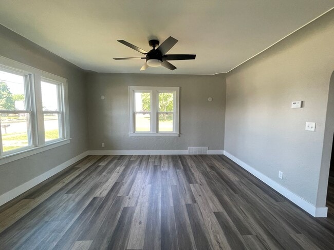 Building Photo - Adorable bungalow in Jenison